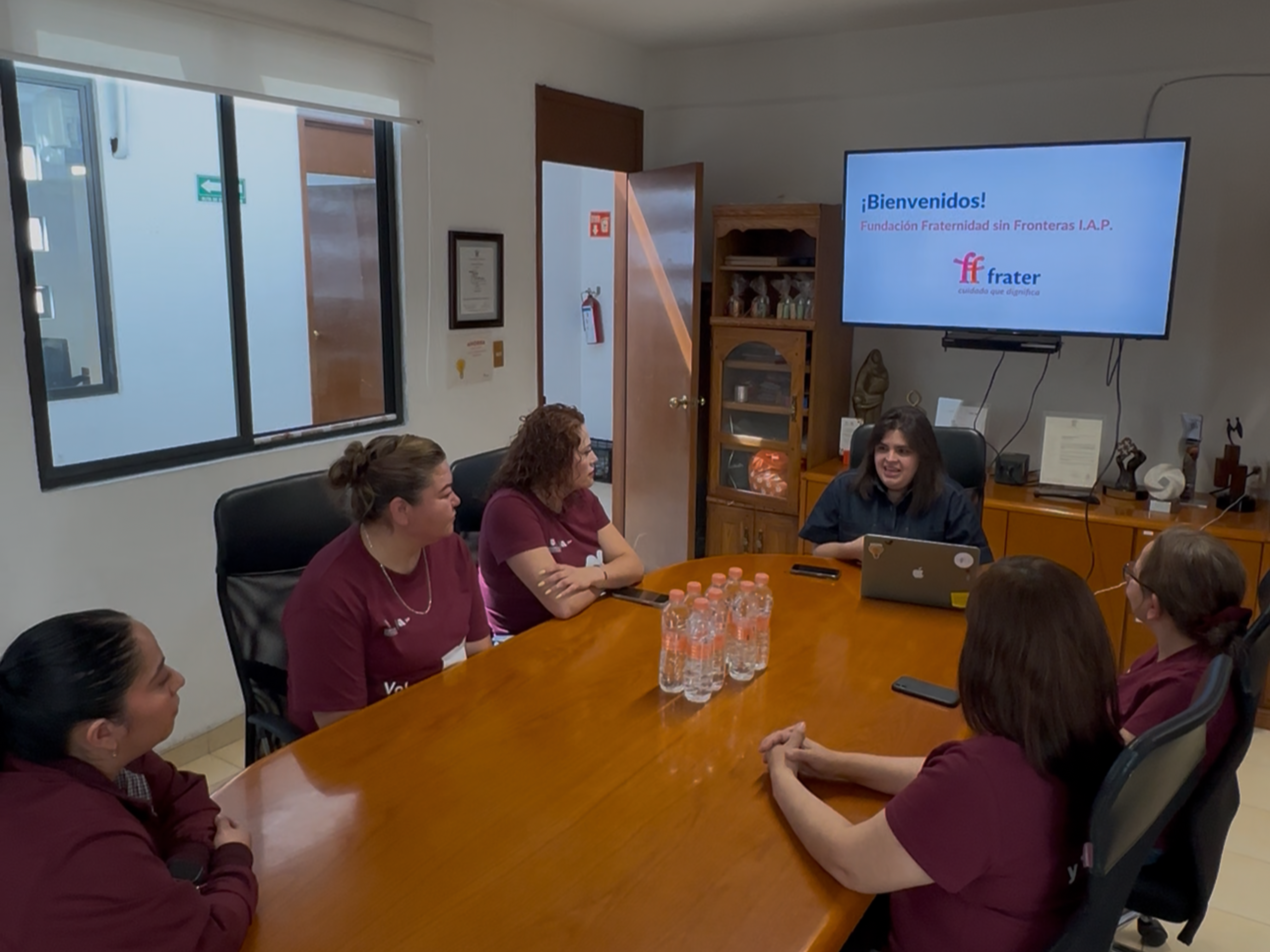 La JAPCDMX realiza su primera jornada de voluntariado interno en Fraternidad Sin Fronteras, IAP, como parte del programa "JuntaT y Transforma"