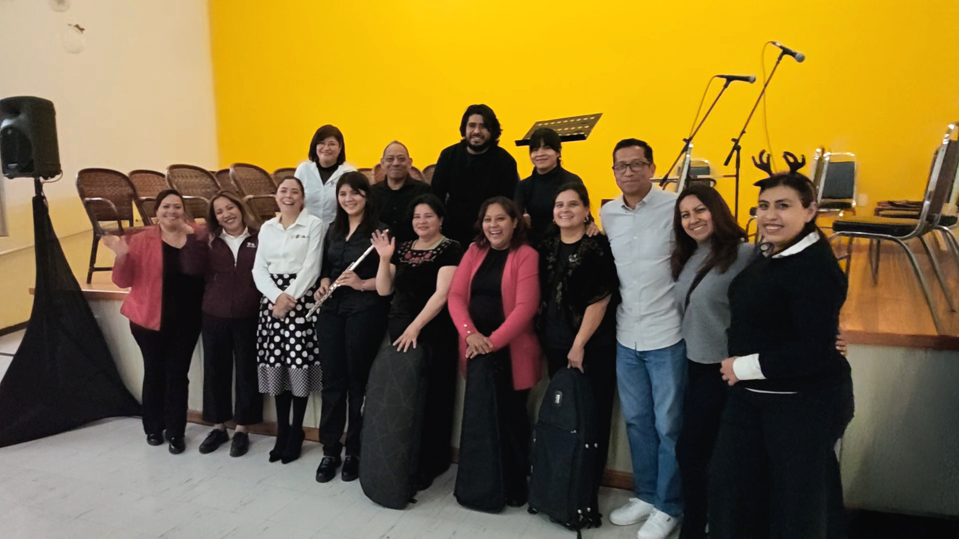 Celebran a Personas Mayores en la Residencia Teodoro Gildred con un Concierto Navide&ntilde;o